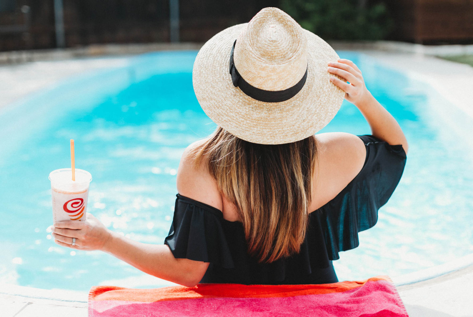 Poolside Fit: Smoothie for Swimsuit Season